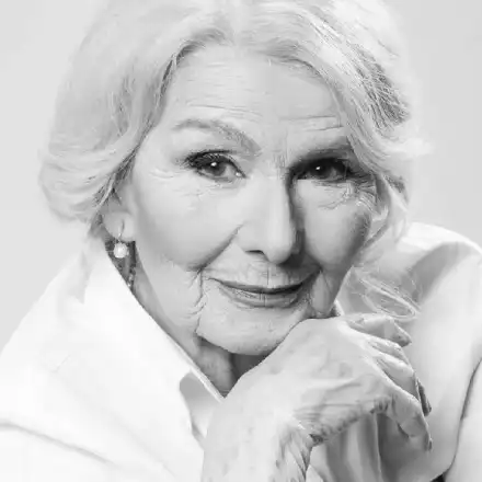 Гинка Станчева не понася маските върху лицето си (Актрисата се обрива зверски от предпазните средства)