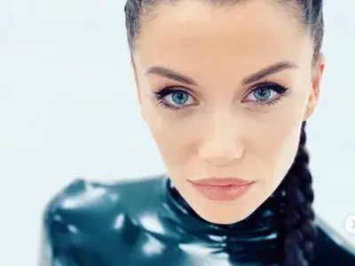 ГОРЕЩО! Диляна Попова окована по ГАЩИ! (ФОТО ТУК)