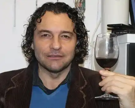 Икебаната: Трябваше да се кланям на Ким Ир Сен