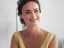 Йоана Буковска цака фенове с 400 лева (Актрисата с отчаян ход да припечели)