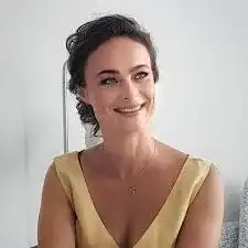 Йоана Буковска цака фенове с 400 лева (Актрисата с отчаян ход да припечели)