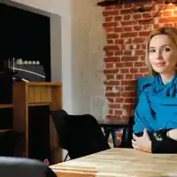 Ирина Тенчева си пали огън на балкона