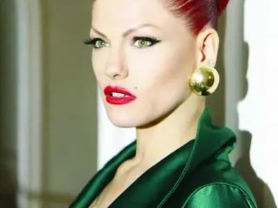 Жана Бергендорф се сгоди, сменя името