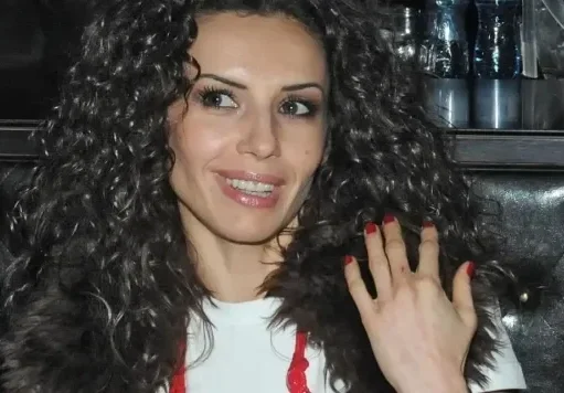 Жената на Александър Сано прави торти