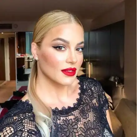 Жени Джаферович пълнее ударно, a дава съвети за отслабване (Хубавицата закова кантара на 70 кг)