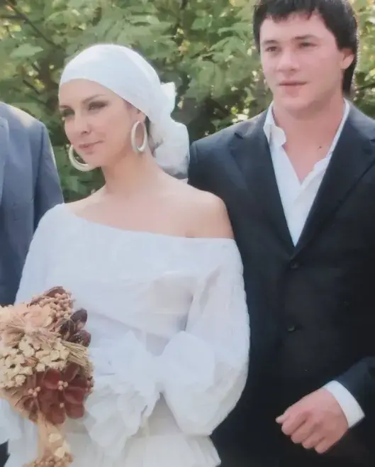 Жени Калканджиева с любопитна снимка от сватбата си с Тачо (Вижте я)