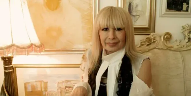 Лили превърна дома си в болница