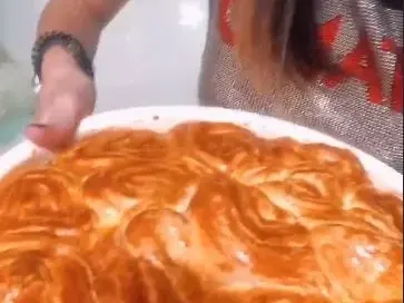 Луиза Гигорова спретна погача за сина си (Снимки)