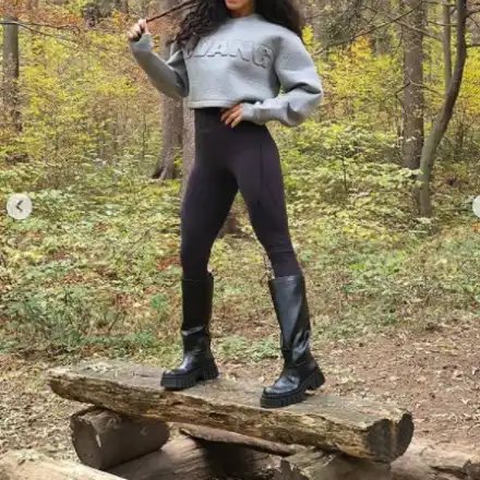 Маги Сидерова се покатери на масата с обувки