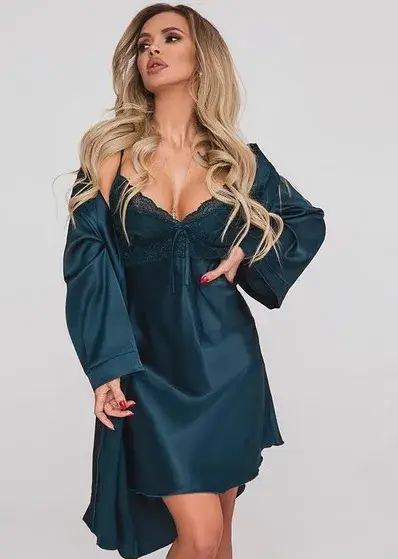 Мара Отварачката се завръща на сцената с блонди визия?