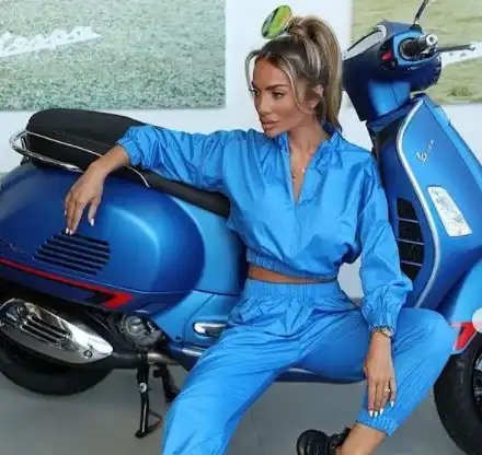 НАГЛО! Русата Златка пак ГАЗИ правилата на пътя!