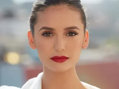 Нина Добрев в политически скандал (Нападнаха холивудската звезда заради пристрастията й)