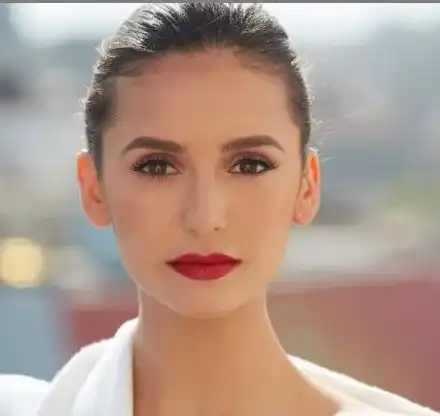 Нина Добрев в политически скандал (Нападнаха холивудската звезда заради пристрастията й)