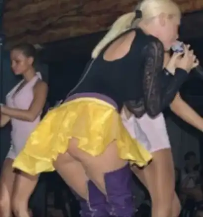 Певици показват бельо, зърна и срамотии на сцената! Рекордьор е Камелия (Снимки за възрастни)