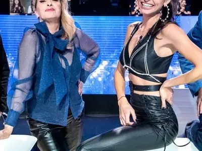 Простотиите на Славена Вътова започнаха: Съдийката лъсна  в садо-мазо дрешки в „Талантите” (Снимки)