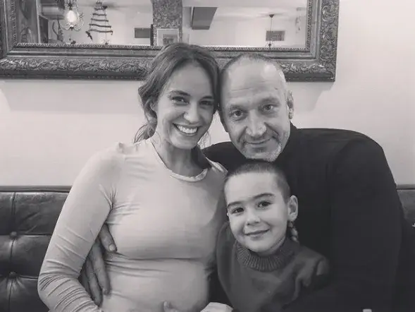 Радина Кърджилова най-сетне показа бременно коремче