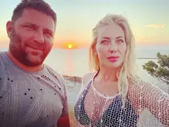 Съсед дере колите на Антония Петрова и мъжа й (Миската пропищя от комшийския тормоз - Фото)