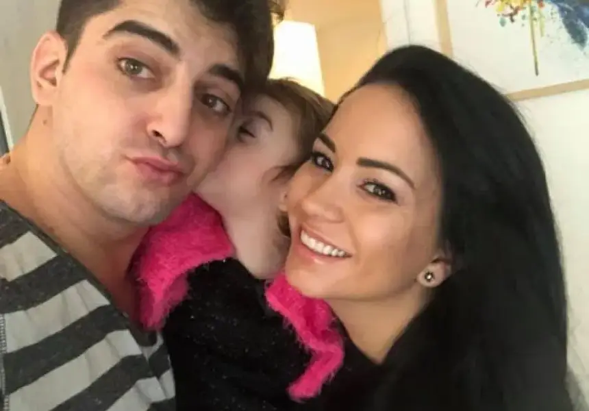 Сашо Кадиев заряза жена си (Водещият живее сам, майка му недоволна)