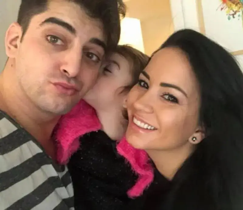 Сашо Кадиев заряза жена си (Водещият живее сам, майка му недоволна)