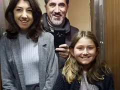 Щерката на Башар Рахал стана влогър