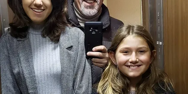 Щерката на Башар Рахал стана влогър