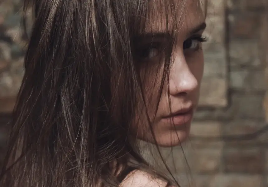 Щерката на Борат разпуска с вана