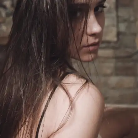 Щерката на Борат разпуска с вана