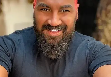 Смешко! Азис пак се сравни с Мадона