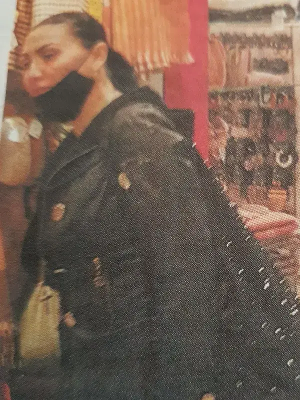 Смях! Това го може само Софка: Певицата се пази от коронавируса с маска-брада (Папарашки снимки)