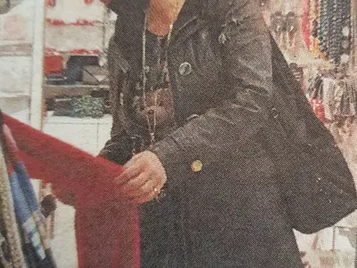 Смях! Това го може само Софка: Певицата се пази от коронавируса с маска-брада (Папарашки снимки)