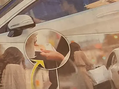 Страх от COVID-19 тресе Мара Отварачката, певицата пазарува от колата си (Папарашки снимки)