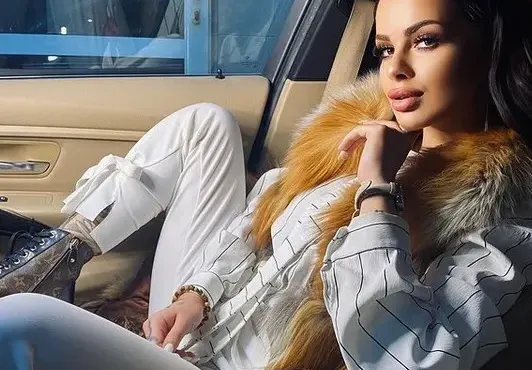 Сузанита отново си показа силикона (Горещо фото в галерията)