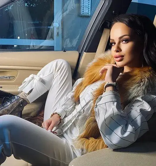 Сузанита отново си показа силикона (Горещо фото в галерията)