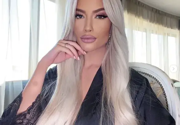 Тита показа огромен бюст