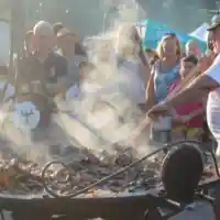 Ути ходи по къси гащи в късна есен