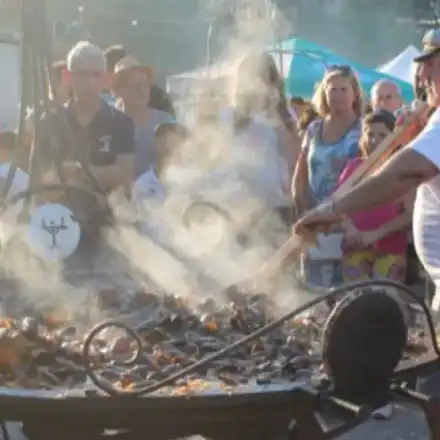 Ути ходи по къси гащи в късна есен