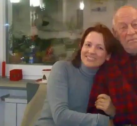 Вдовицата на Коста Цонев продава къщата му за 1 милион