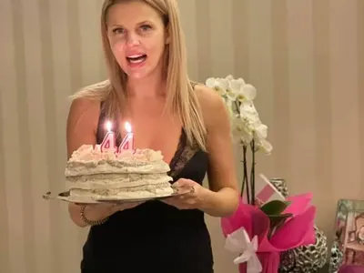 Вдовицата на Шарлопов чукна 44 по пижама