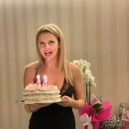 Вдовицата на Шарлопов чукна 44 по пижама