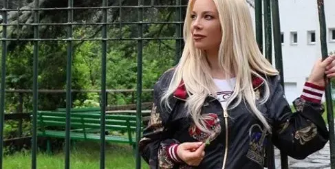 Вижте Емилия като Червената шапчица (СНИМКИ)