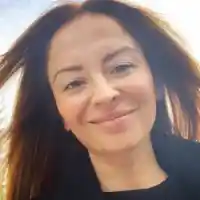 Вики от „Мастило” си говори с паметник