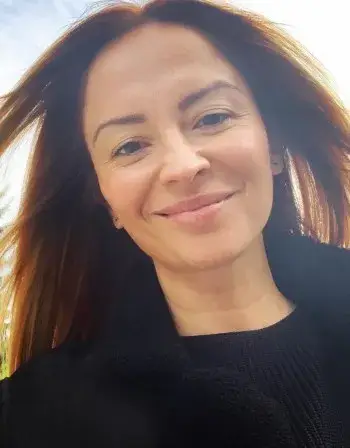 Вики от „Мастило” си говори с паметник