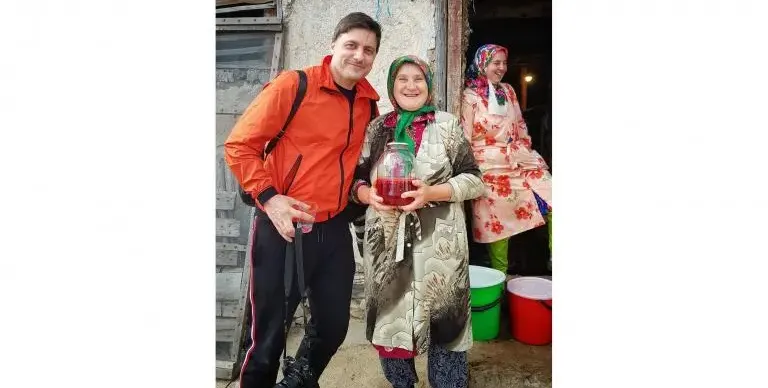 Владо Карамазов събира компоти в Родопите