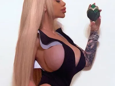 Война!  Кой е с бюст №1 у нас? (Снимки)