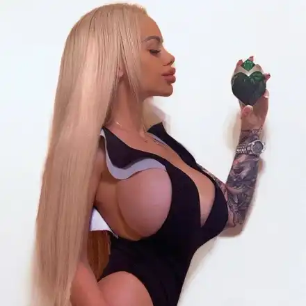 Война!  Кой е с бюст №1 у нас? (Снимки)