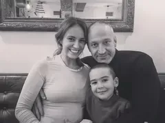 Радина Кърджилова най-сетне показа бременно коремче