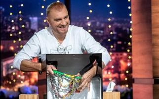 Коцето Калки острига косата си след 40 години (Пеещият зъболекар претърпя неочаквана трансформация - СНИМКИ)