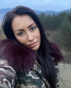 Джена става колежка на Хорейшио Кейн, певицата учи за криминалистка