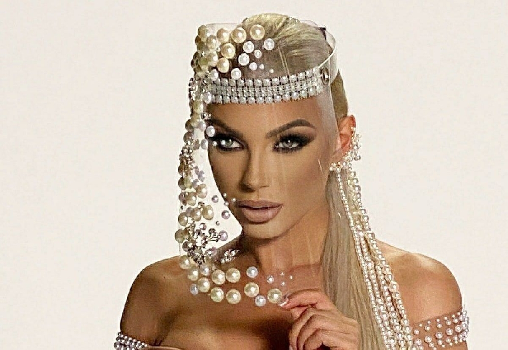 Емануела пак ХЕЙТИ! Този път СКОЧИ на Меркел