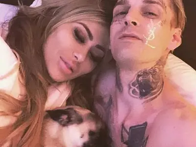 Братът на Ник Картър от Бекстрийт бойс пак прибра БГ силиконката Мелани (Аарън й подари нов джип)